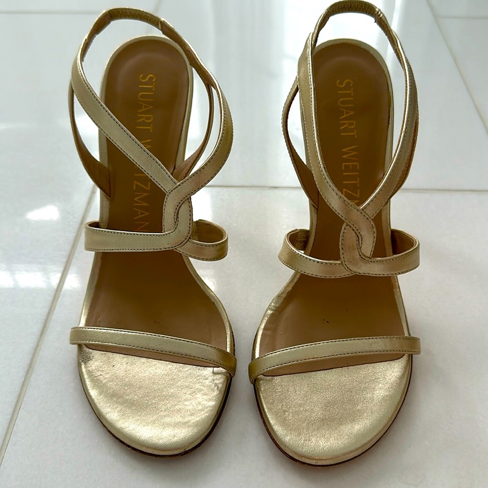 Stuart Weitzman gold sandal in size 8